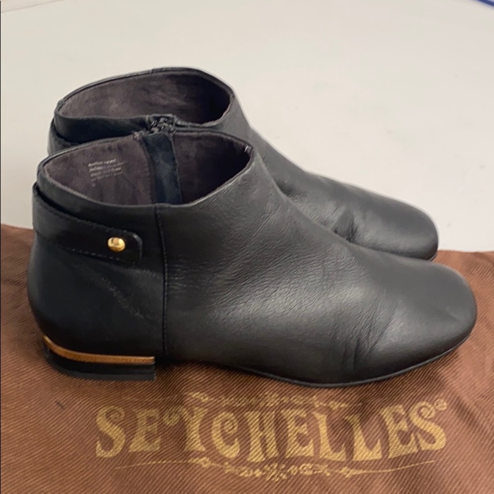 Seychelles leather black ankle bootie 8